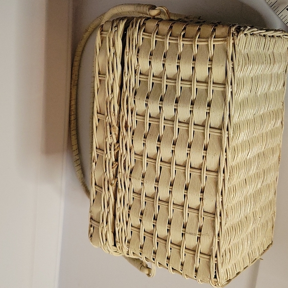 Vintage cream wicker box purse with button closure - Picture 11 of 12